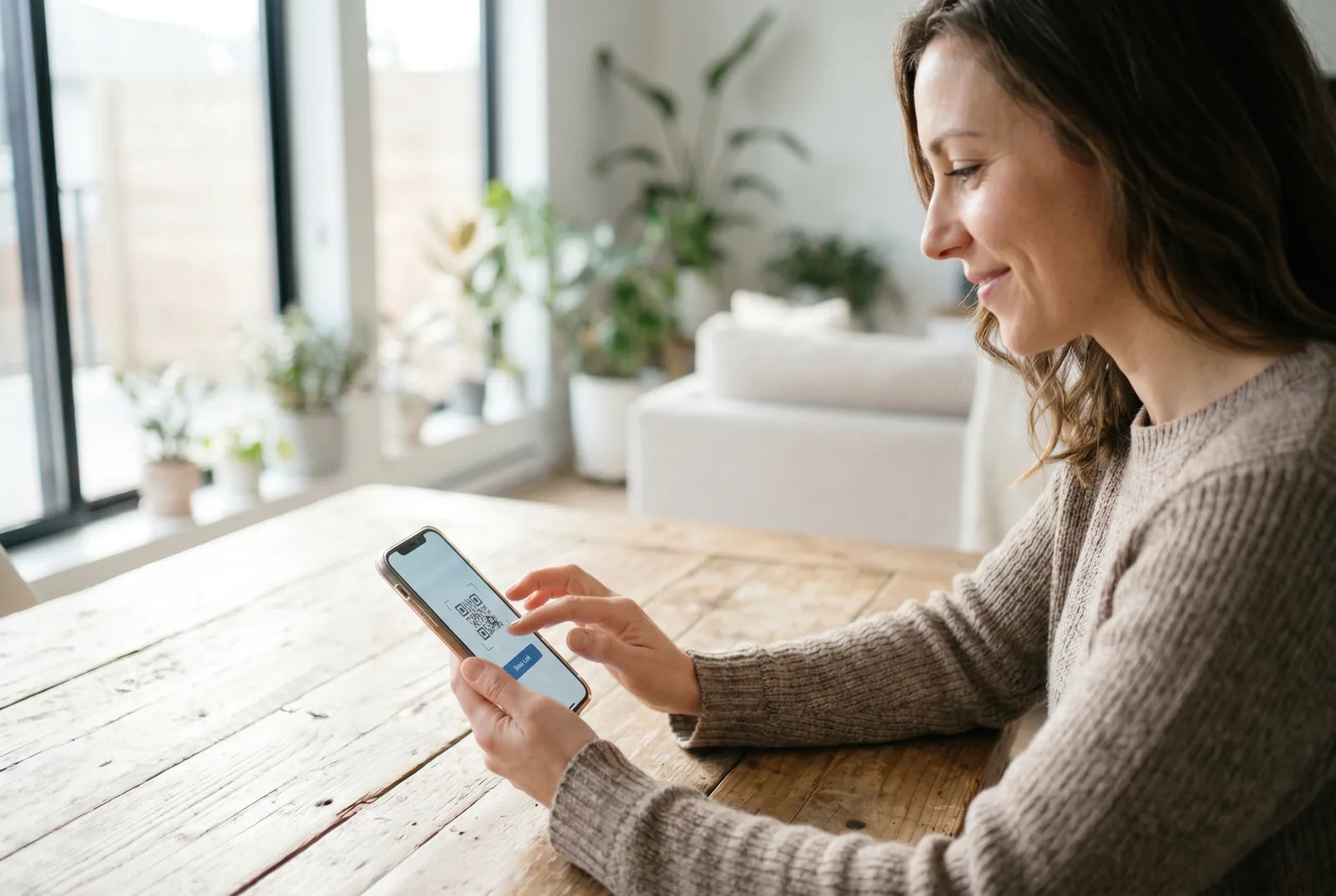 A wellness coach tapping her phone to send an itovi face scanner link